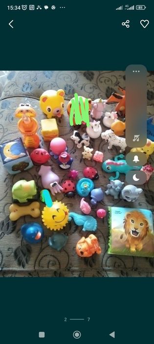 Для купання  і гри іграшки резинові,є з пищалками,книжка,кубик,млин ві