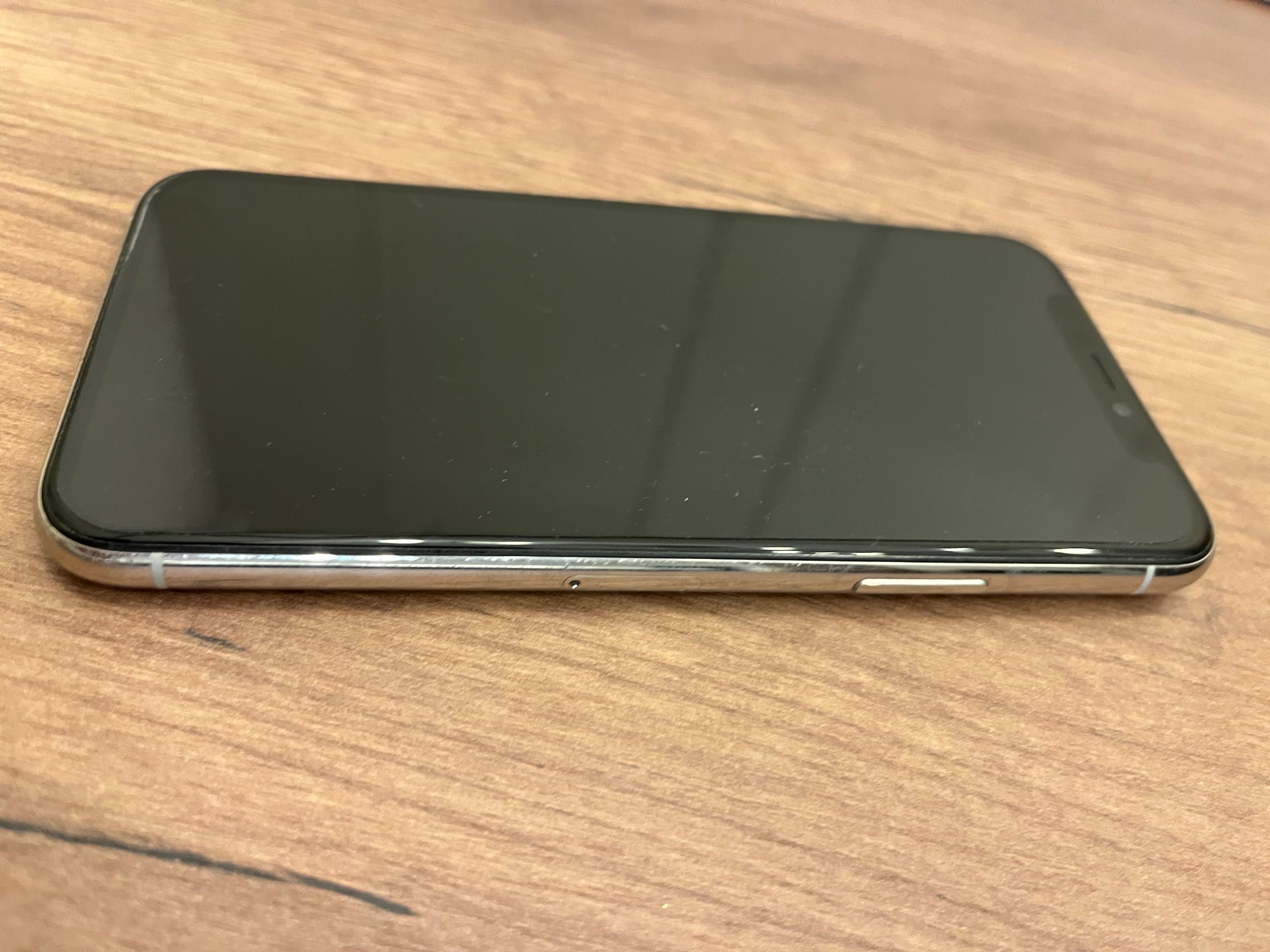 iPhone 11 Pro 64GB case spigen