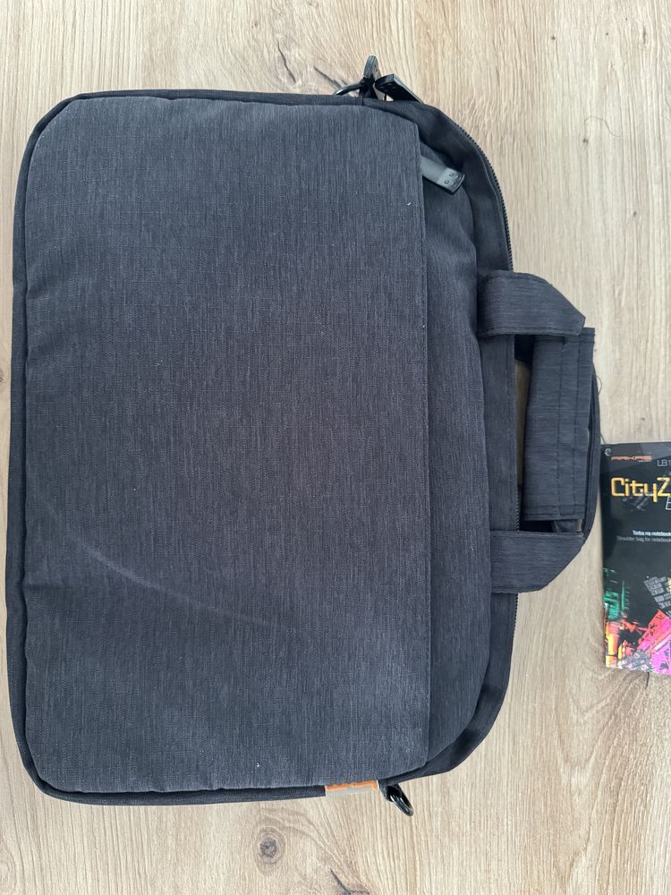Nowa torba do notebooka  lub tabletu 12.1 cala