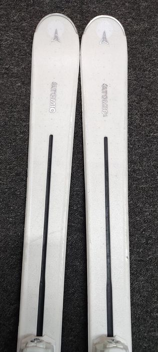 Narty 157 cm Atomic CLOUD C8 + wiązanie M10 2023r.