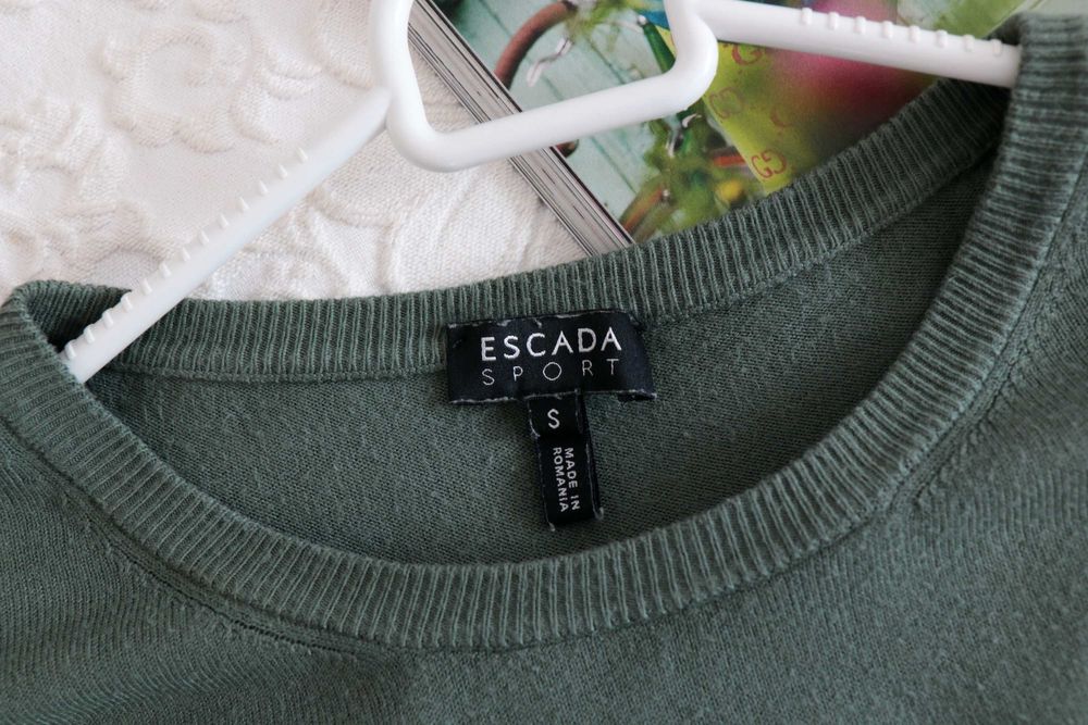 Zielony sweter ESCADA S 36 logowany premium modny desigual okazja