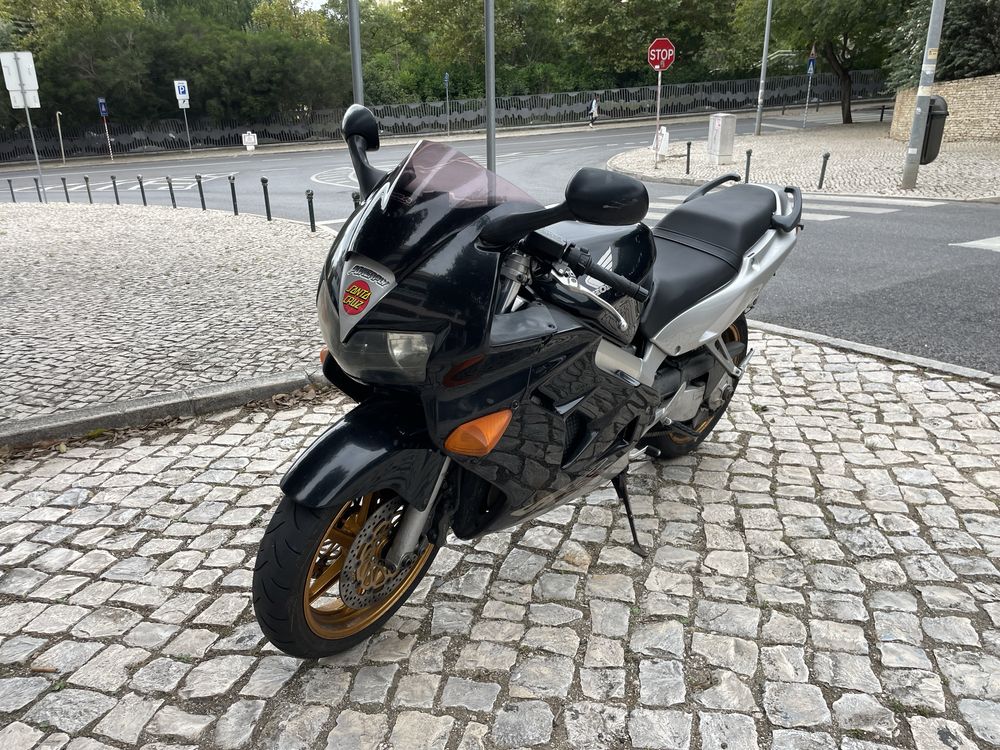 Vfr 800 fi 99 bom estado. Ou troco por carrinha