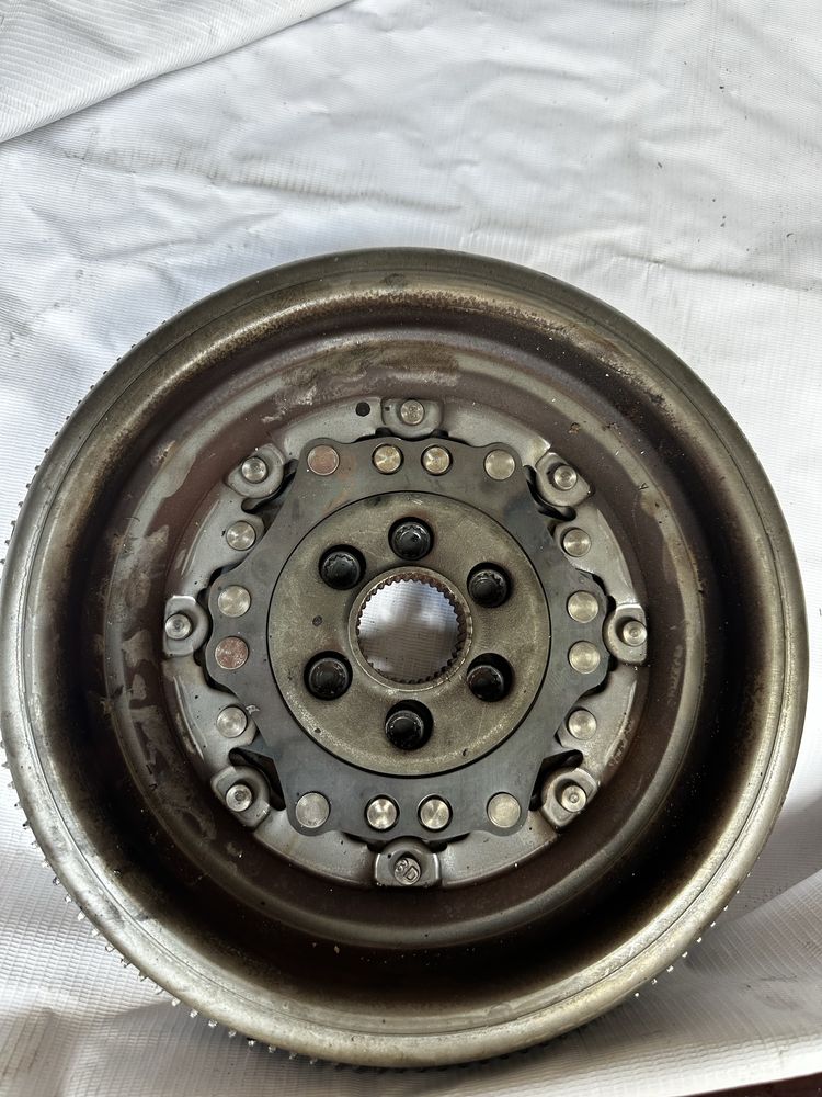 Демпфер (маховик) VW Passat B7 2.0 TDI