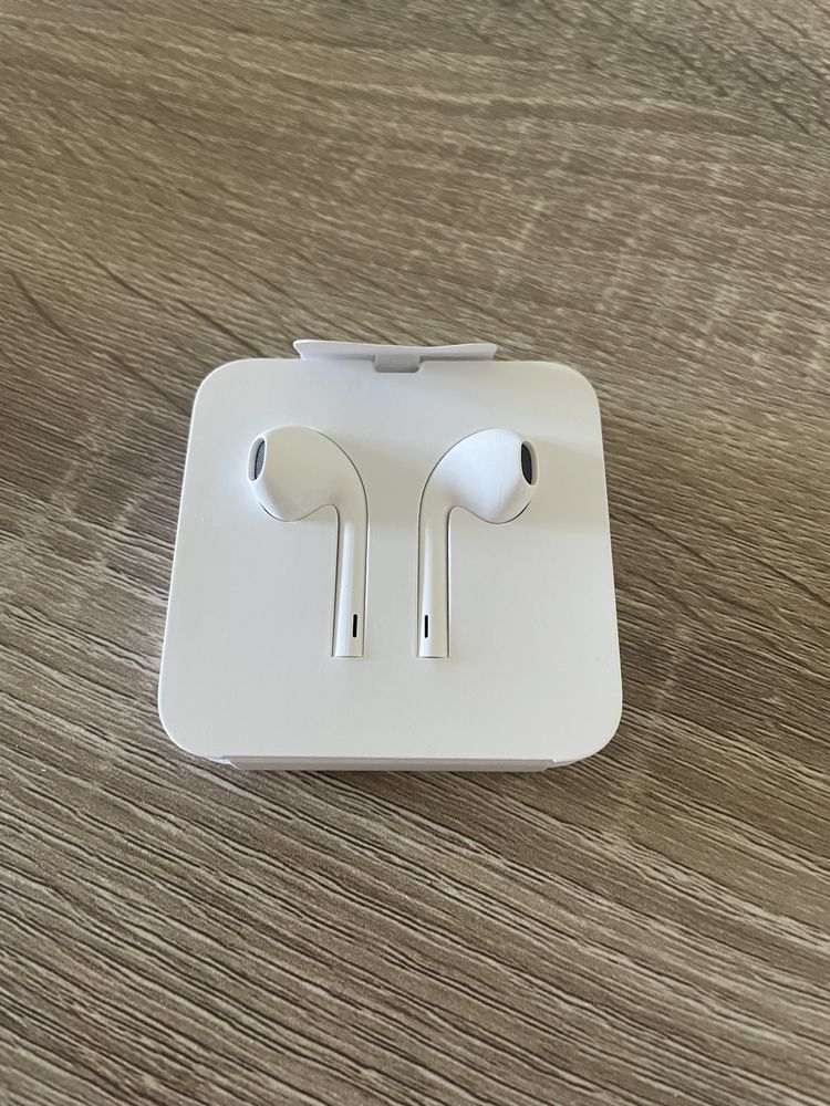 Apple earpods with mic