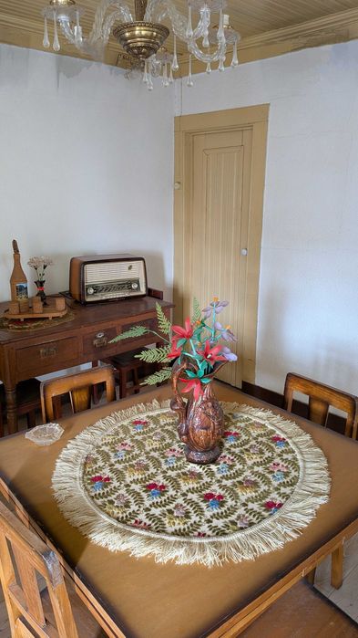 Vende-se moradia rústica para ganhar uma nova vida...