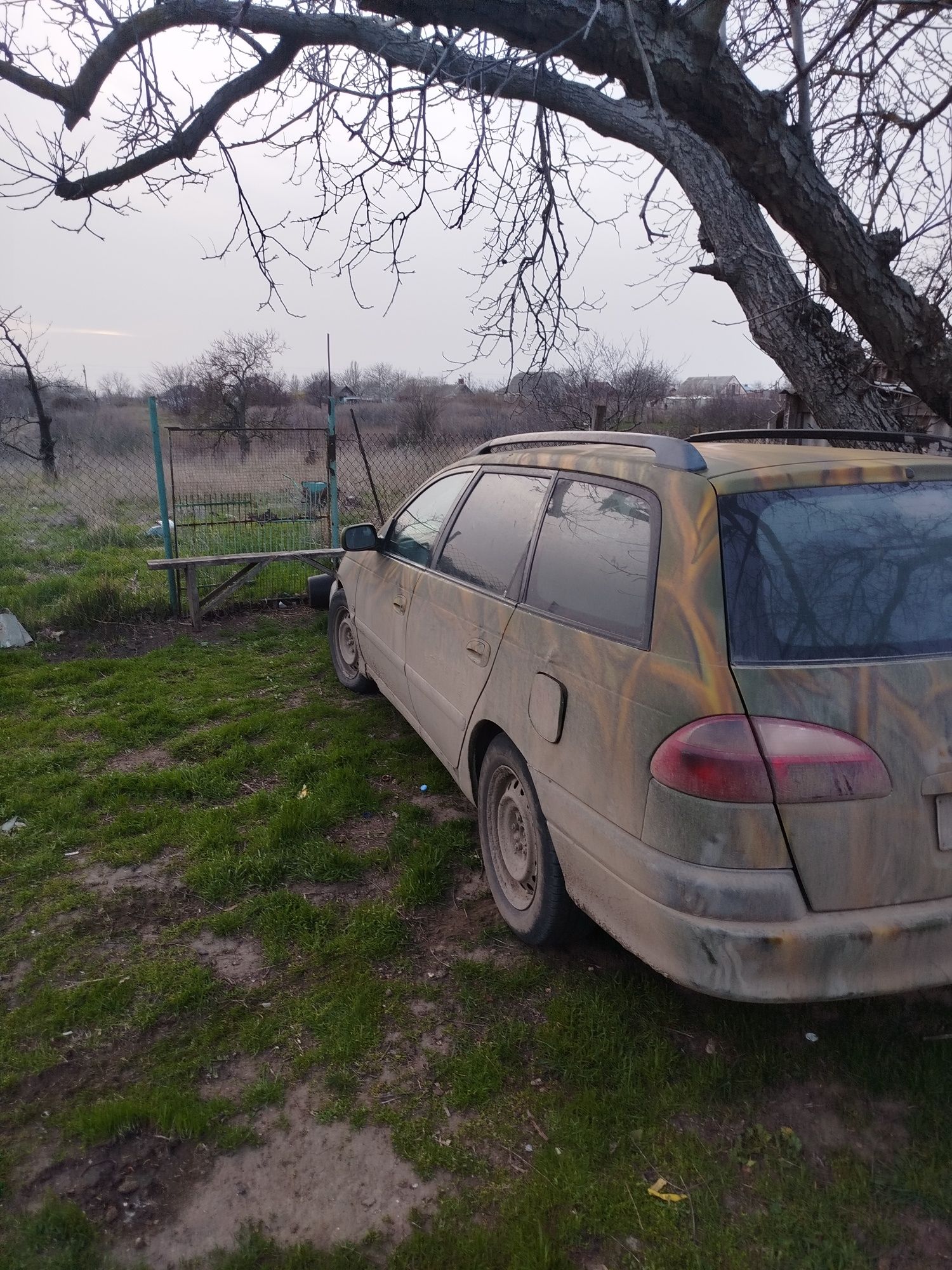 Тойота авенсіс на болти