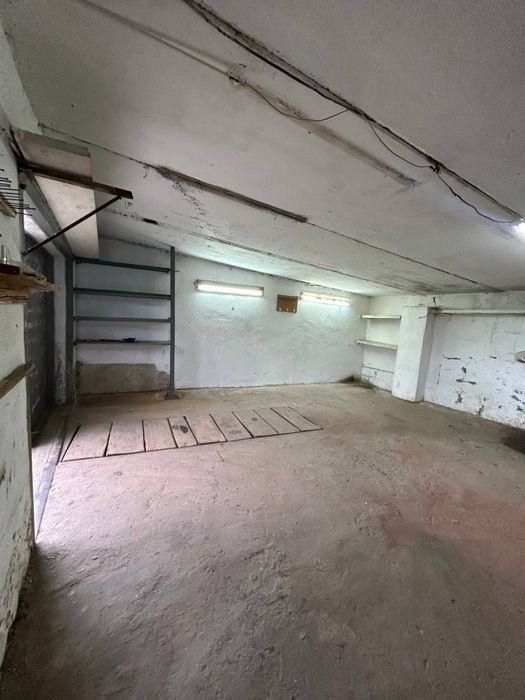 Ваш практичний гараж тут - просторий, з документами