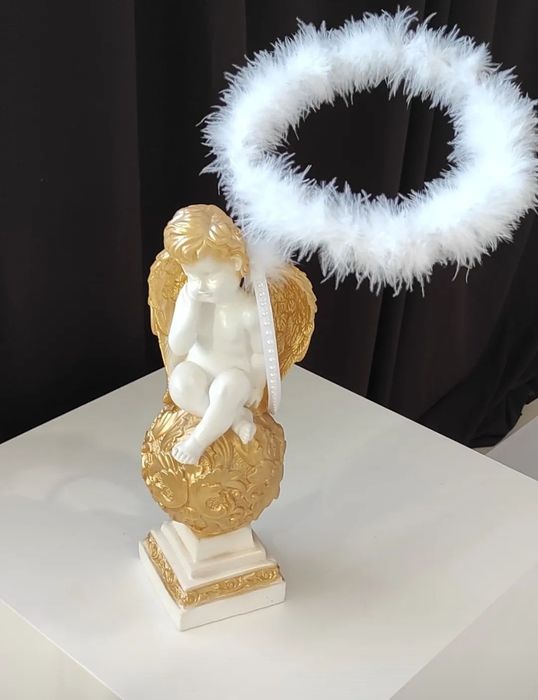 Німб та крила ангела