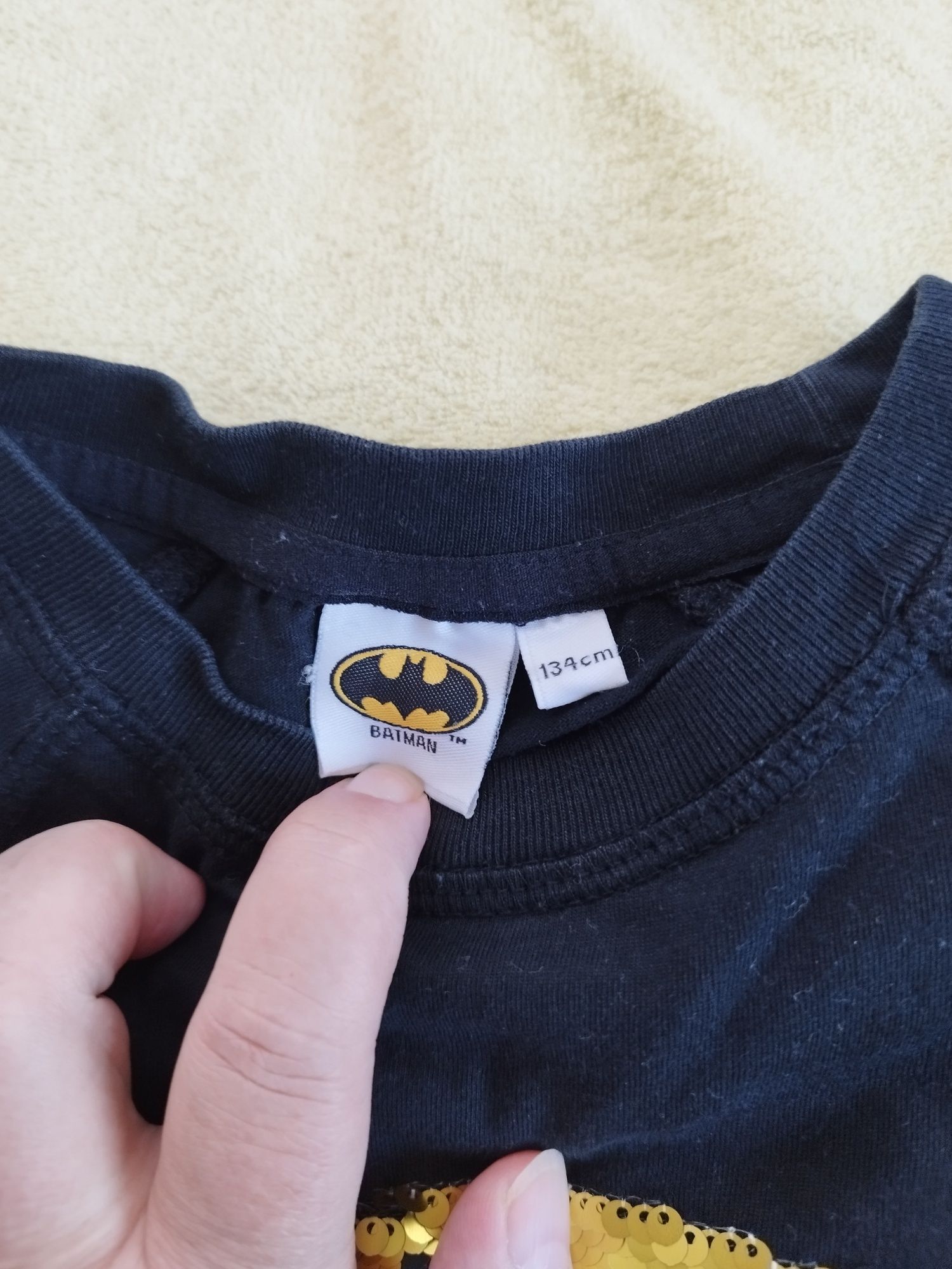 Bluzka Batman roz. 134 odwracane cekiny