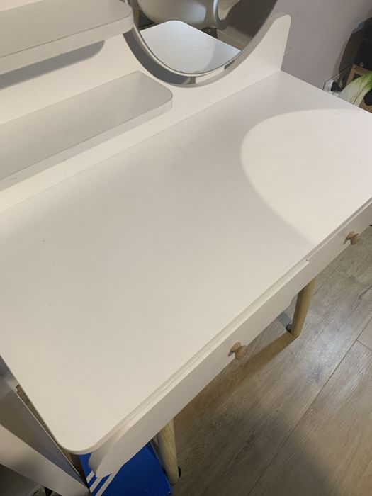 Toaletka biała z lustrem