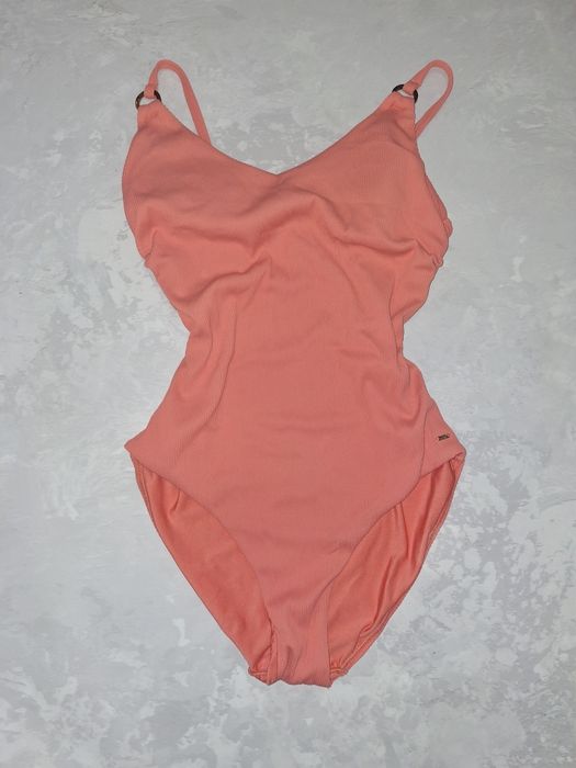 Суцільний купальник розмір М