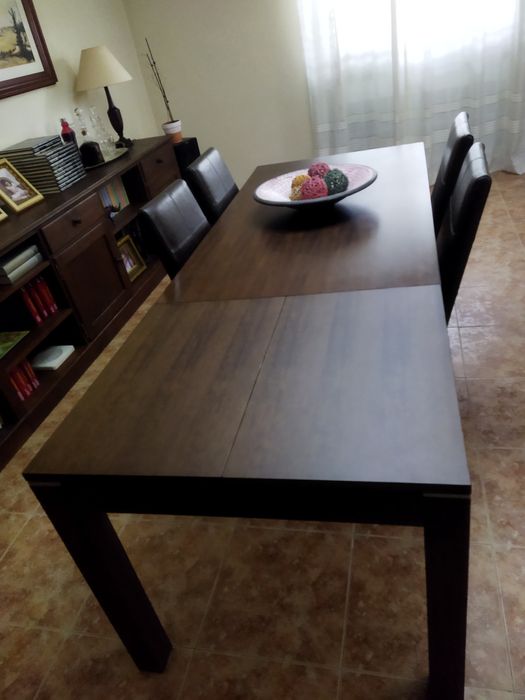 Mesa de sala e 4 cadeiras