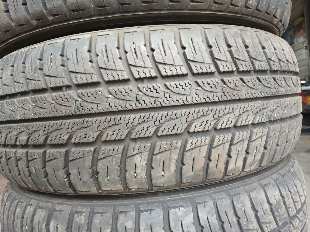 Резина 205 65 15 KUMHO состоянии новых цена за штуку