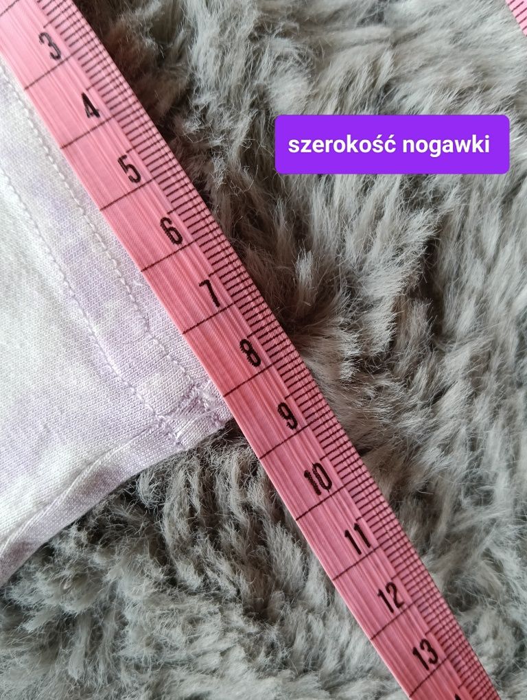 Dwukolorowe z falbanami