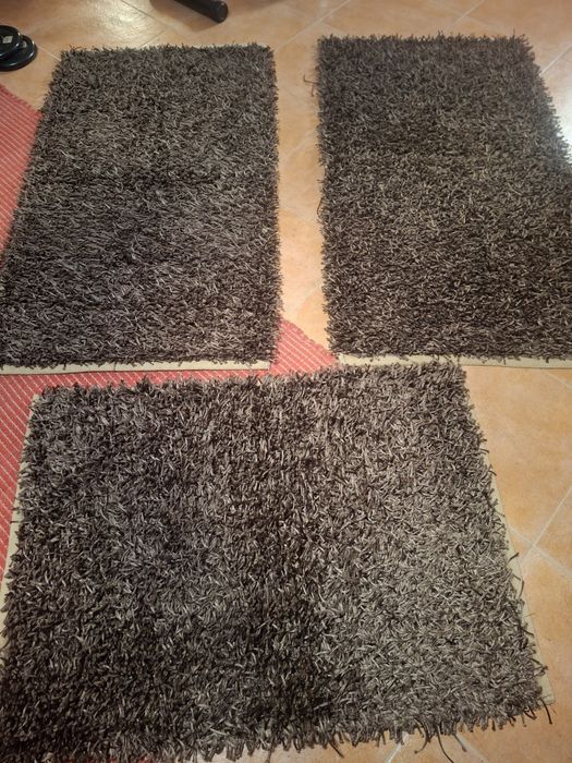 Conjunto tapetes de quarto castanho