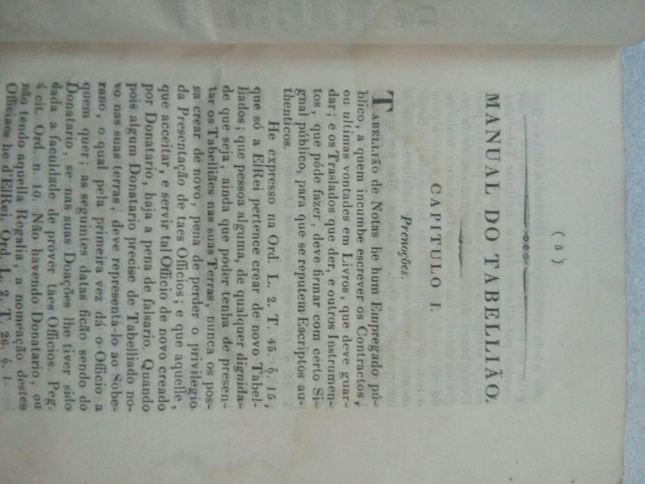 Livro antigo em bom estado de conservação