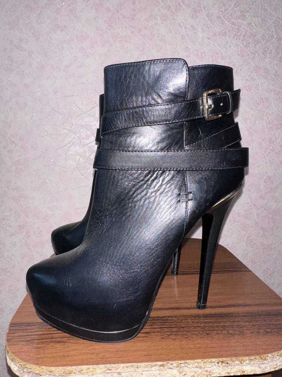 Женские кожаные ботинки
