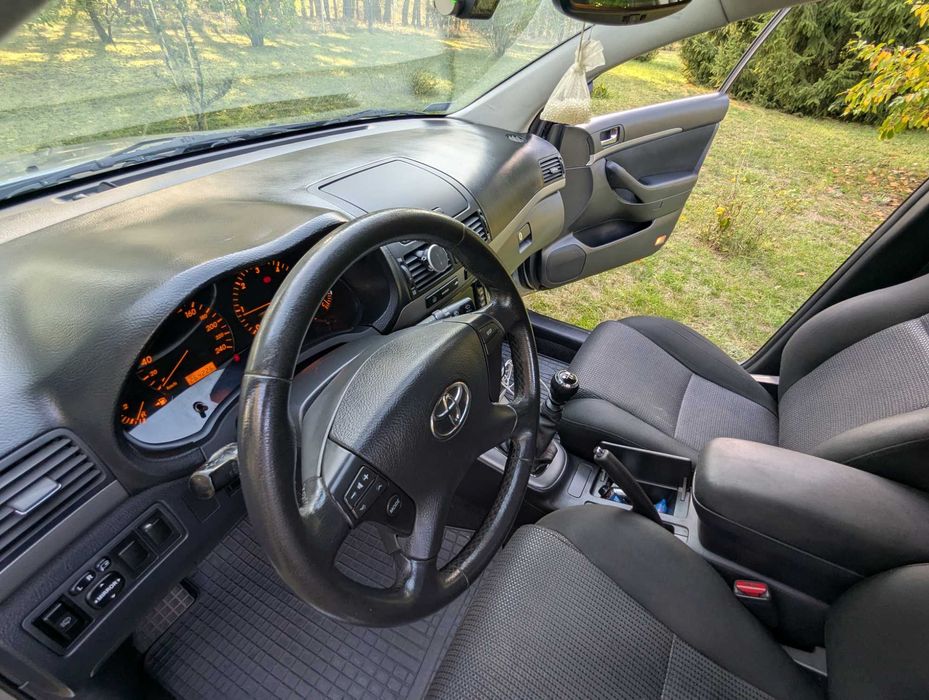 Toyota Avensis T25 2.2 155KM