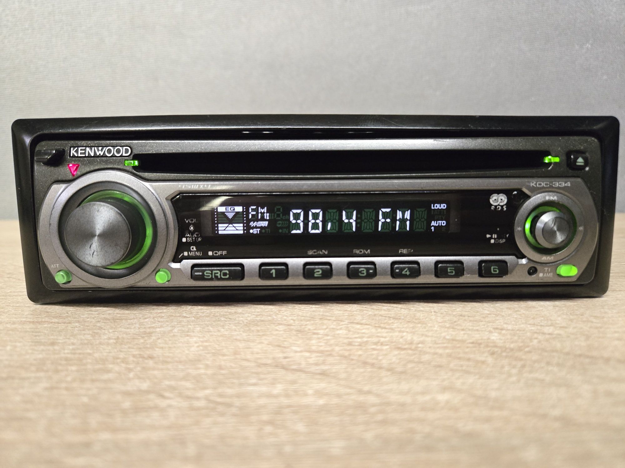 Radio samochodowe CLARION KDC-334 CD / Zadbane Klasyk 4x45W k. Zielony