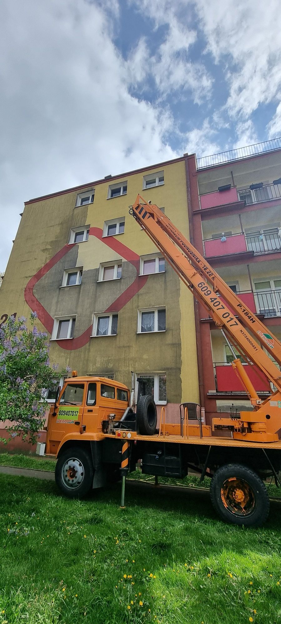 Ustugi podnośnikiem koszowym ,zwyżka, podest  ruchomy. 
Zwyżka Wynaj