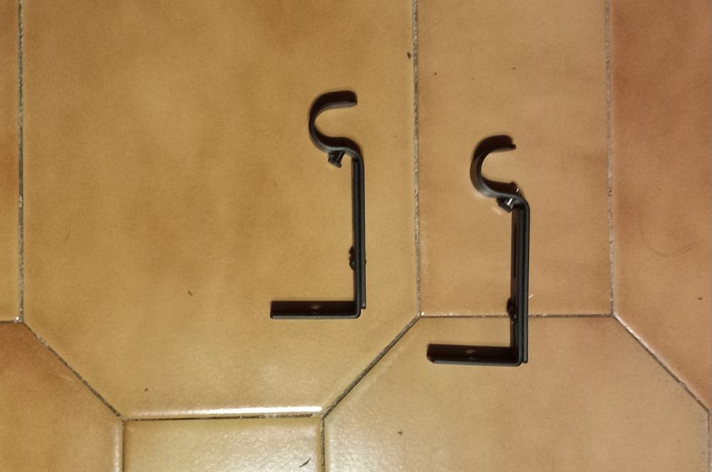 Suporte de varão de cortinados