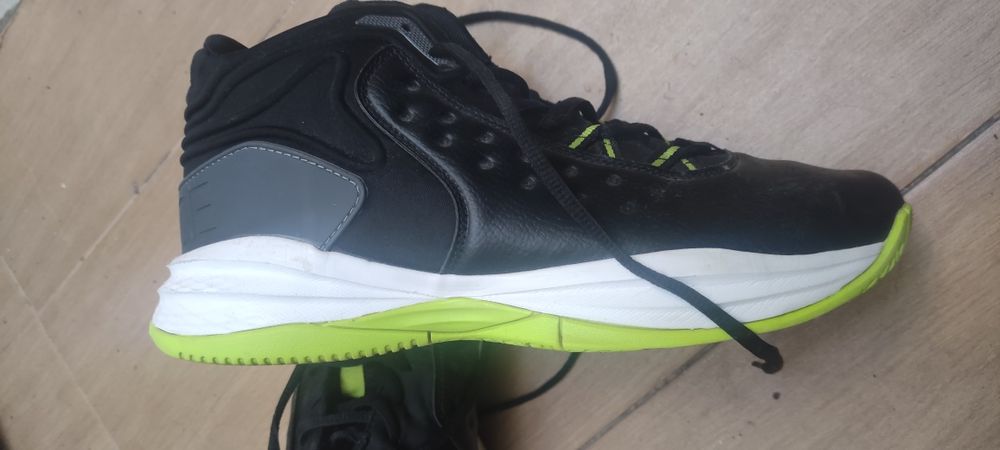 Sapatilhas basquetebol 43