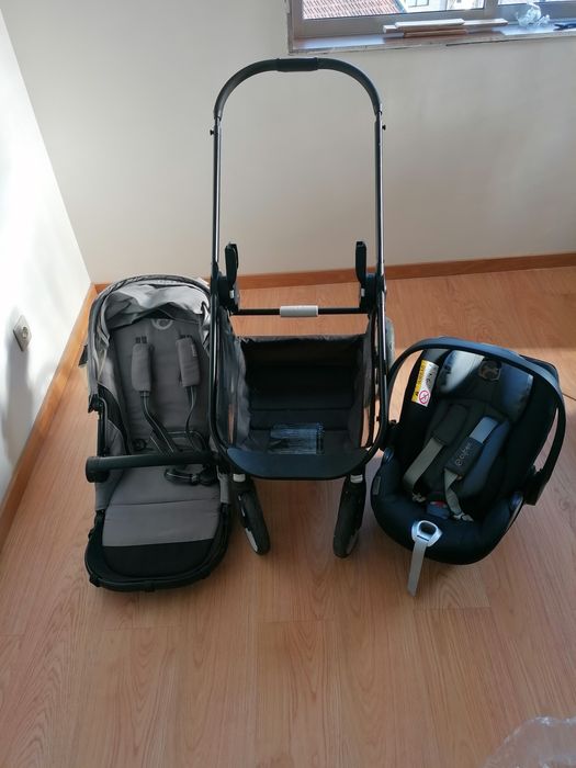Carrinho de bebé e ovo cybex