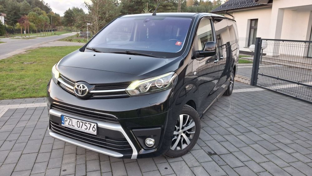 2018r. Toyota PROACE verso XENON automat 8 osobowy