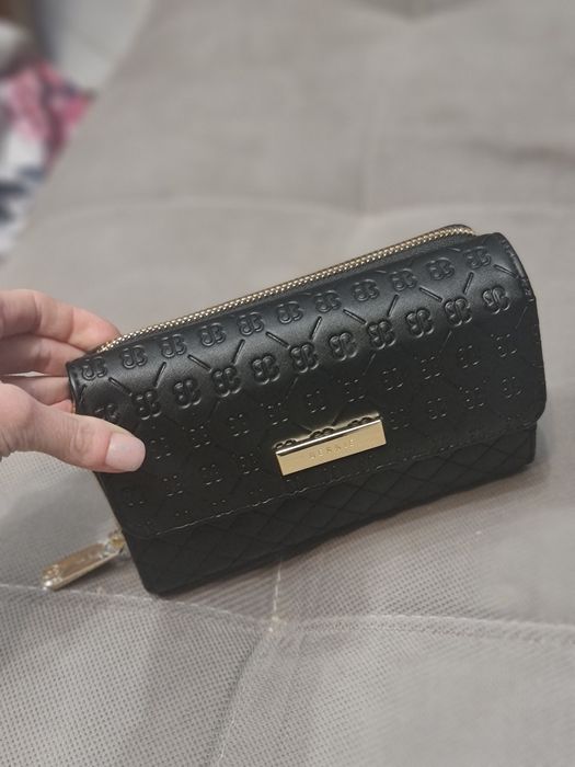 Torebka czarna złoty łańcuszek