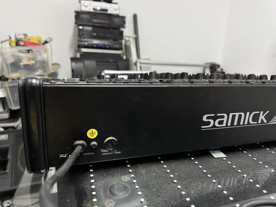 Samick SM-1200P mixing console