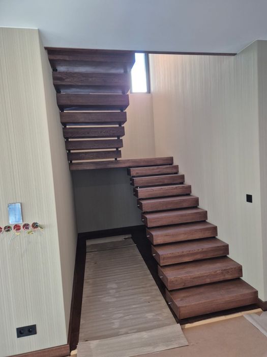 Schody z litego drewna w konkurencyjnej cenie, zapraszamy do kontaktu!