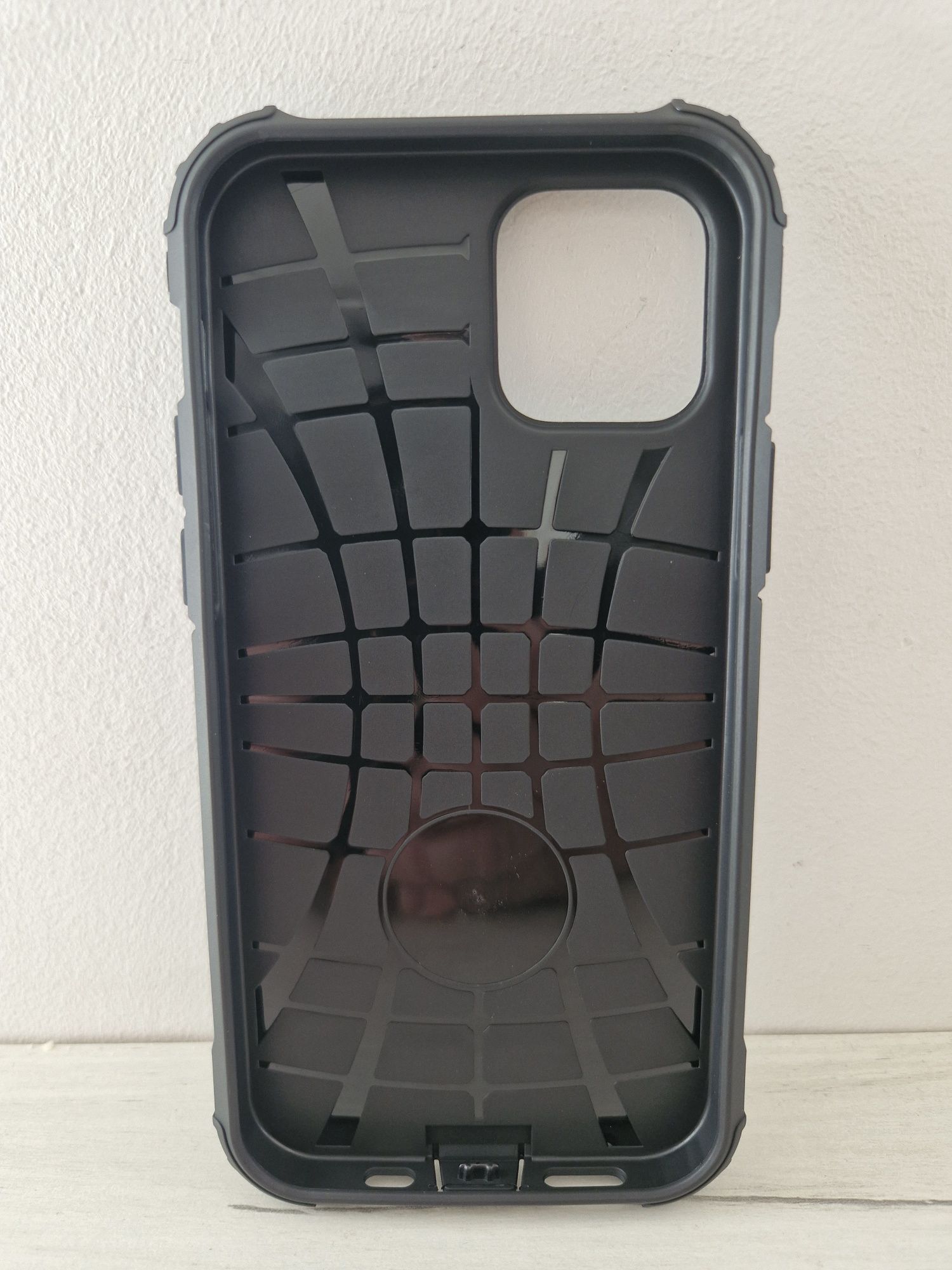 Armor Carbon Case do Iphone 12/12 Pro Czarny