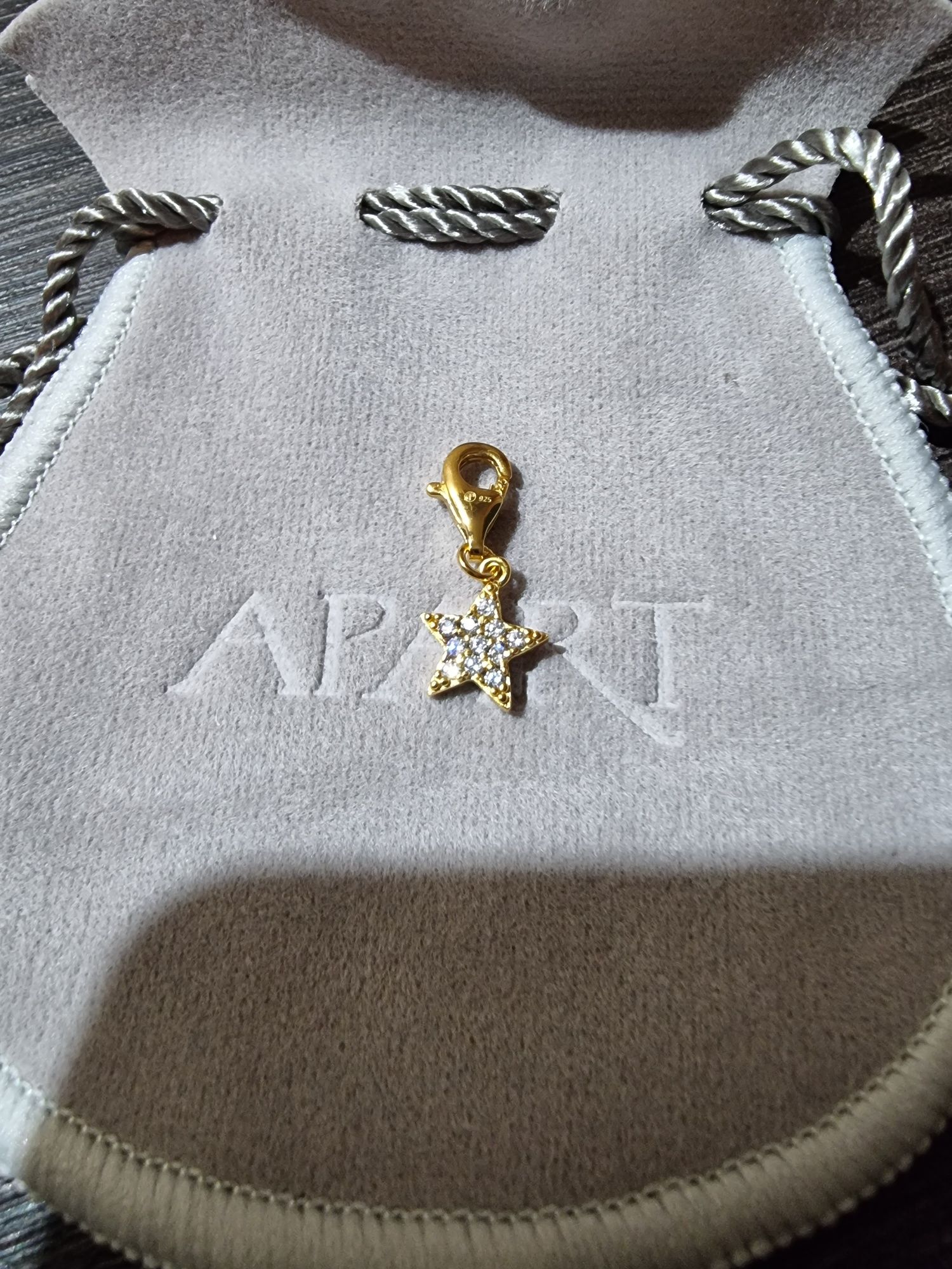 Apart pozłacany charms