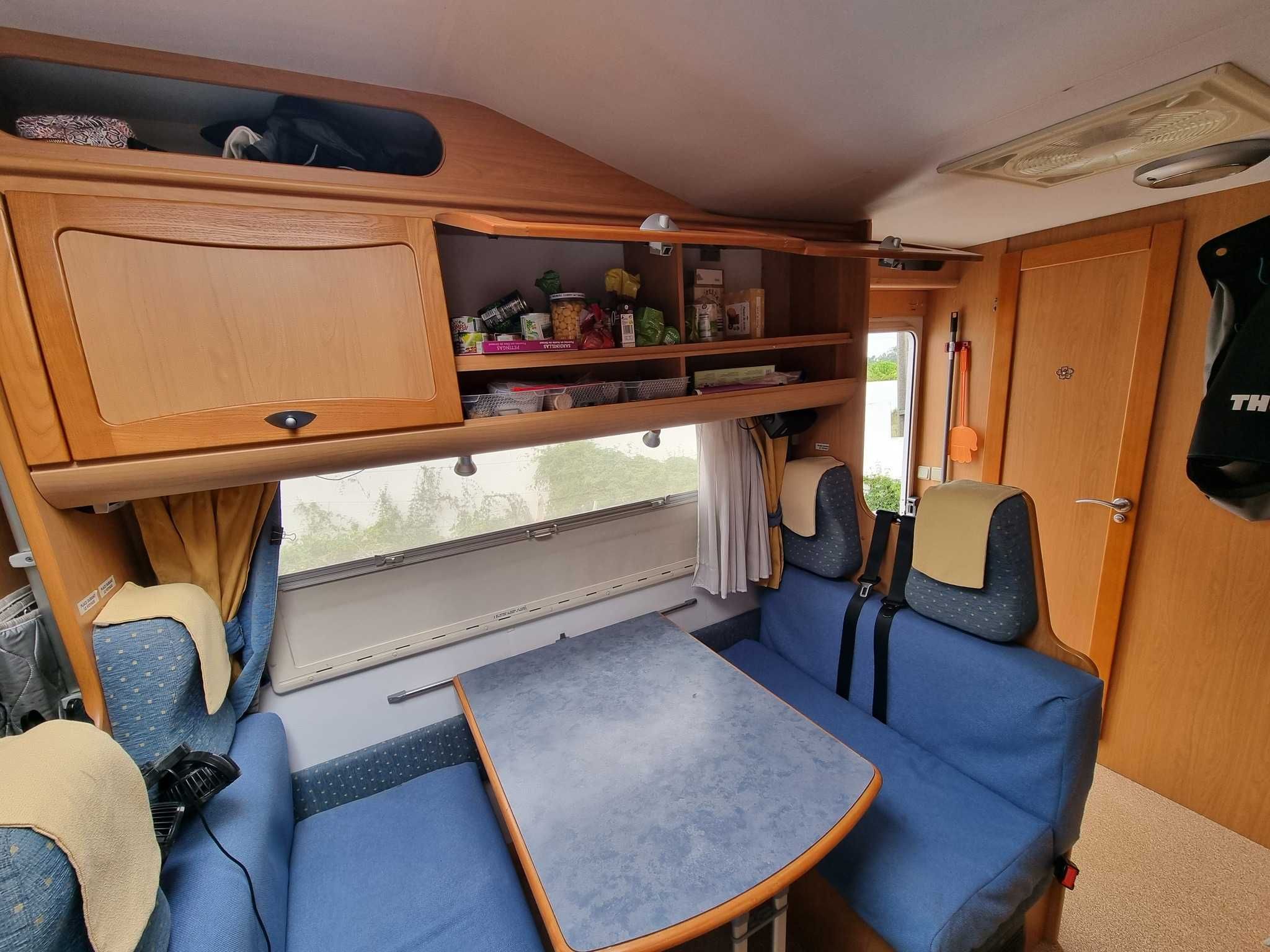 Autocaravana em óptimo estado, pronta a viajar.