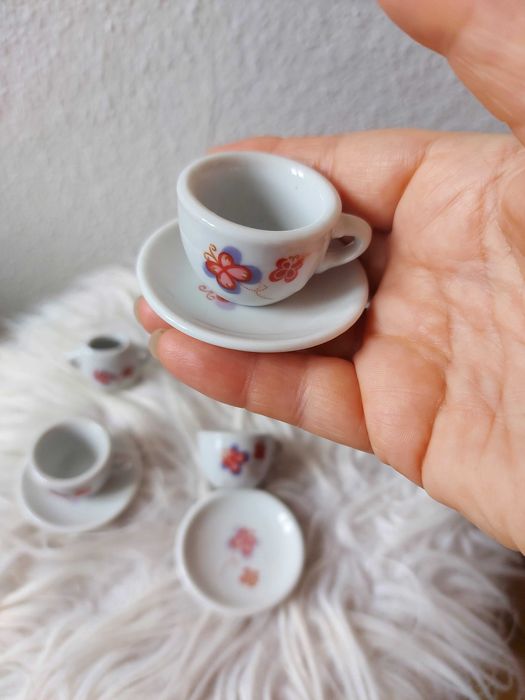 Mini porcelanowy zestaw kawowy dla dzieci do zabawy.