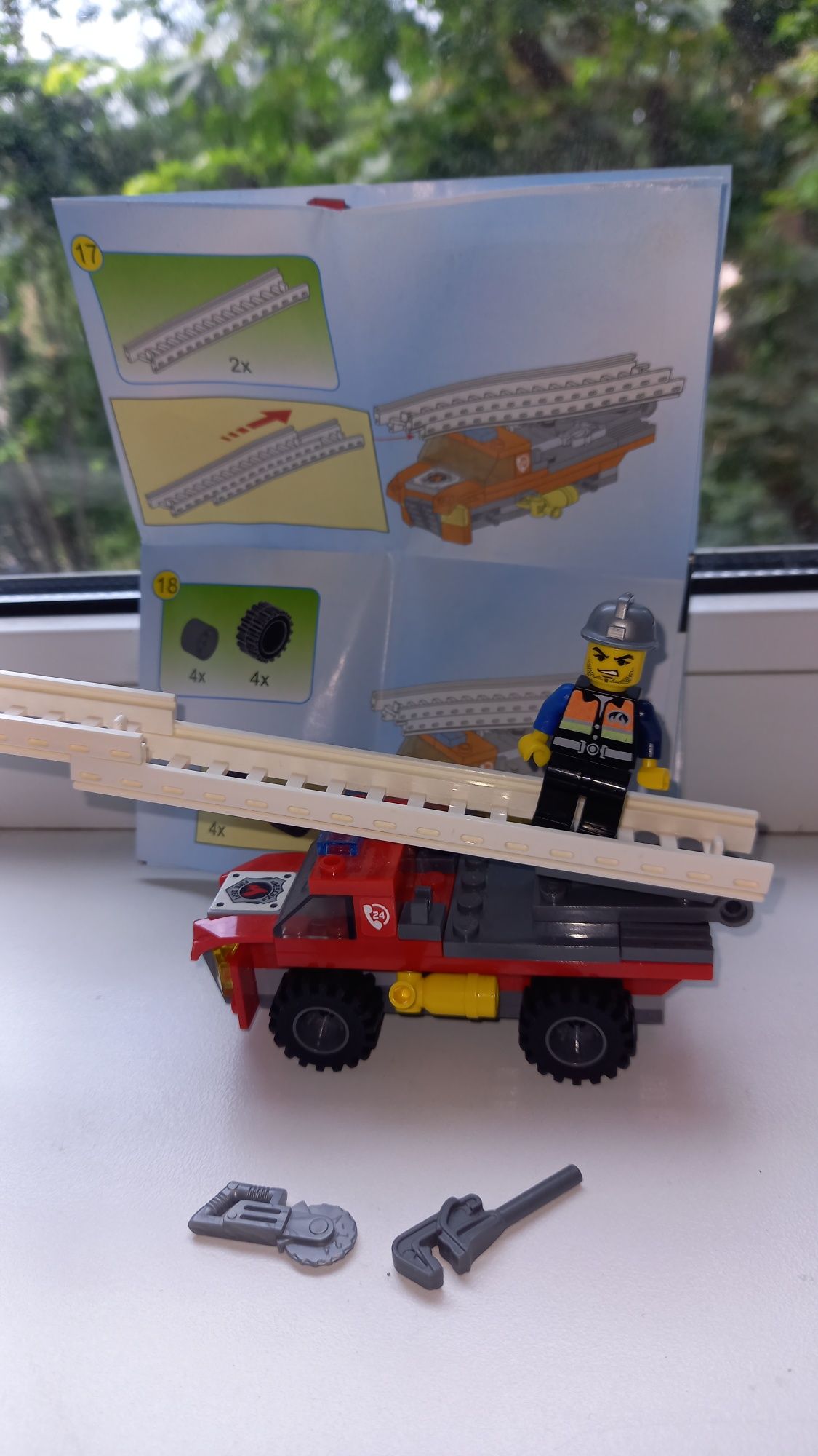 Конструктор 2 машины:пожарная и Truck.