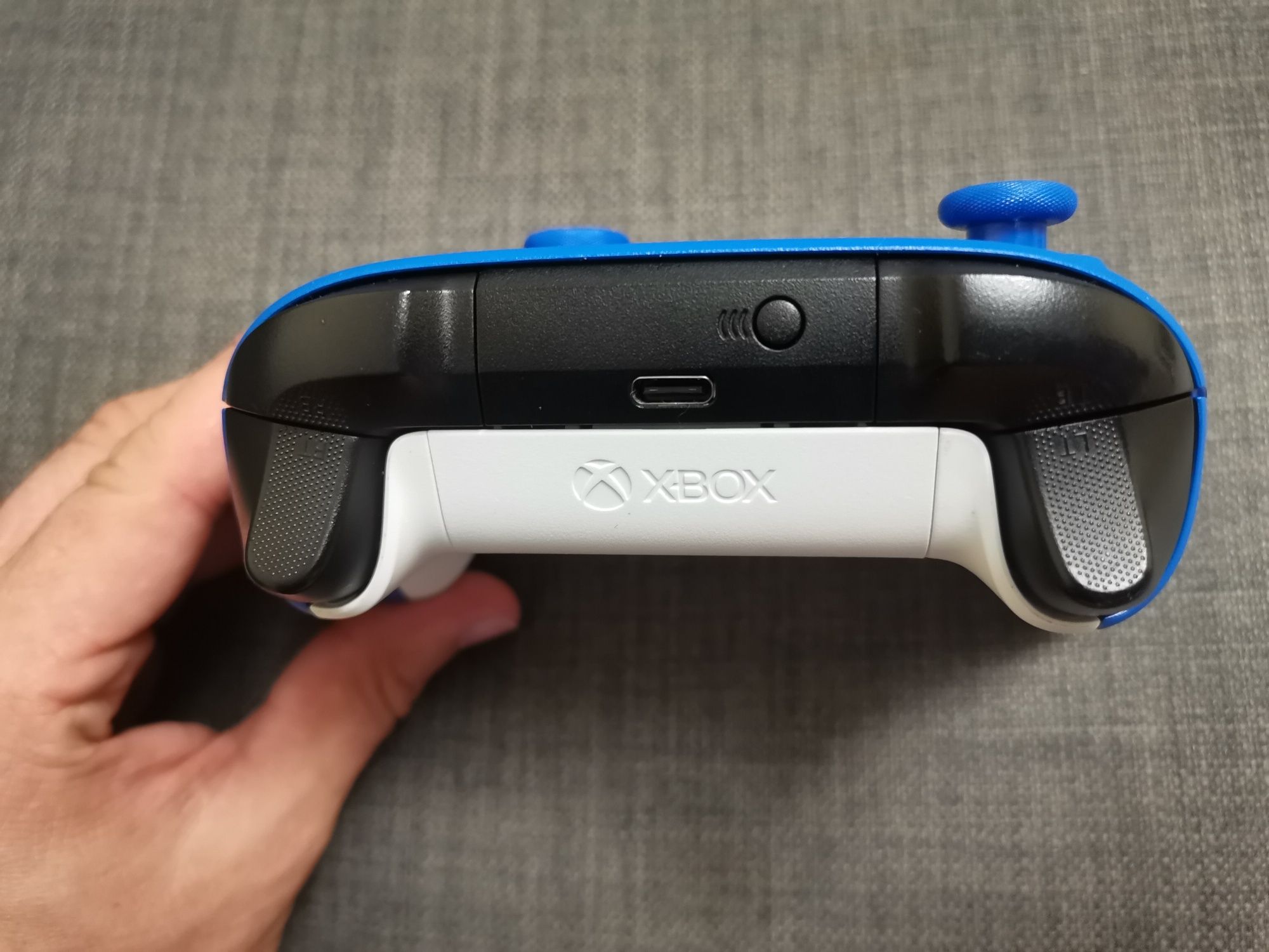 W 100% sprawny pad Xbox series s/x z analogami tmr