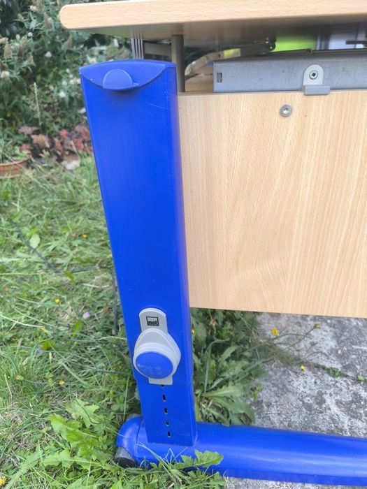 Biurko Moll z kontenerem, krzesłem ,szufladą,regulacją, lampą i podsta