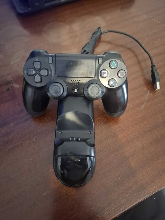 Vendo Playstation 4  em bom estado com acessórios