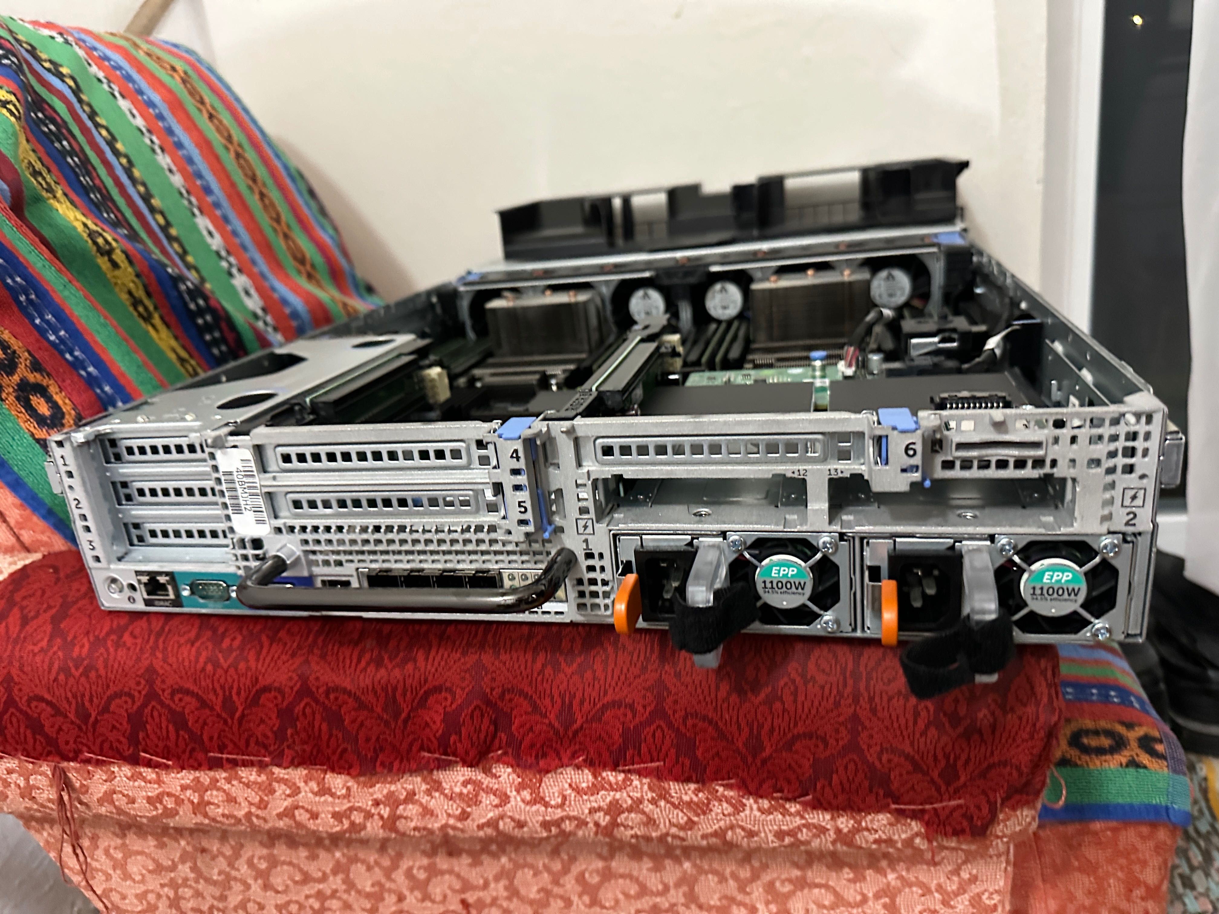 Serwer DELL R730XD 12x 3.5 LFF + 2x 2.5 2 CPU 192 GB RAM 4x 10Gb SFP+