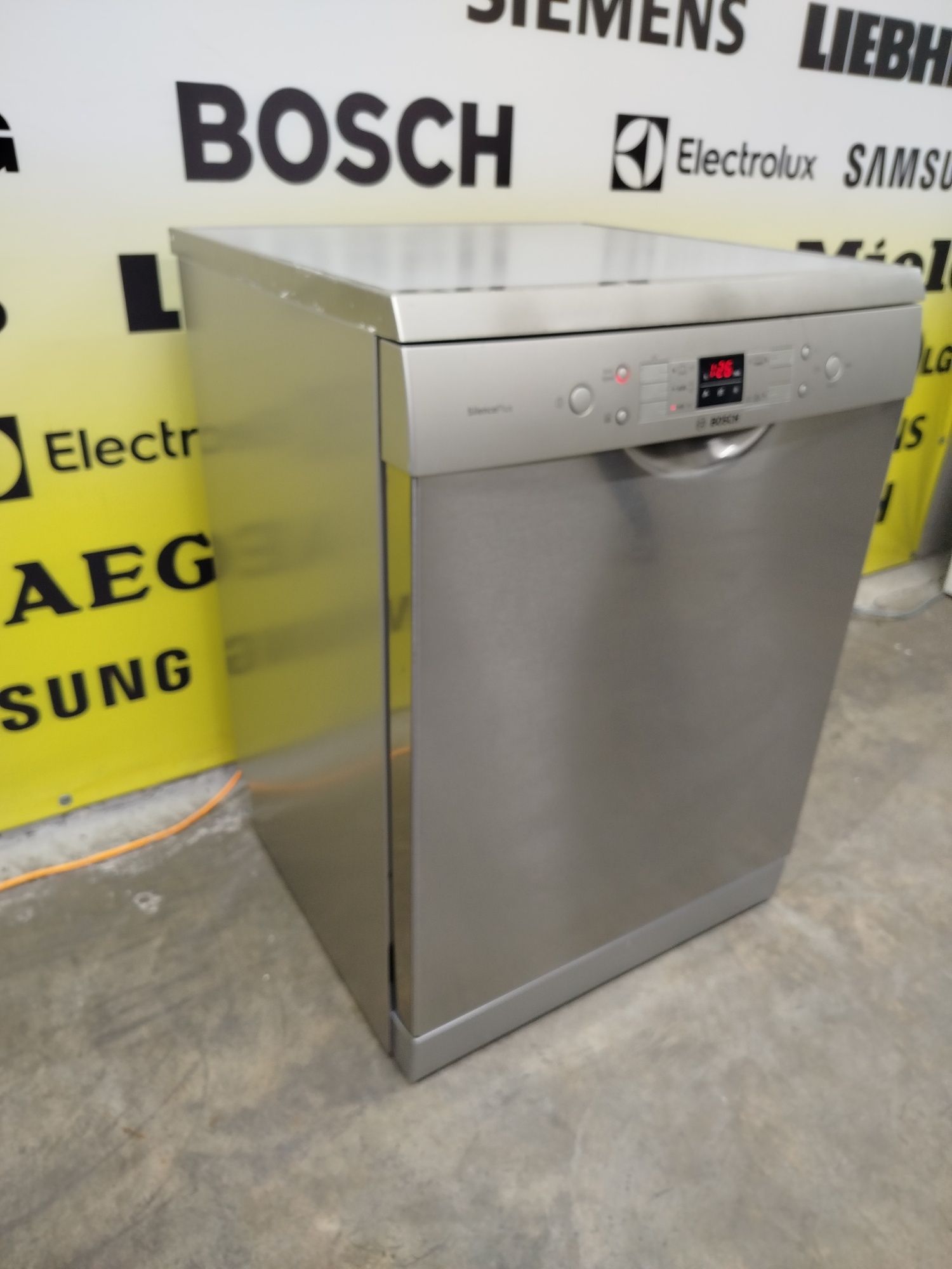 Посудомийна машина фірми Bosch, модель SMS53L18EU