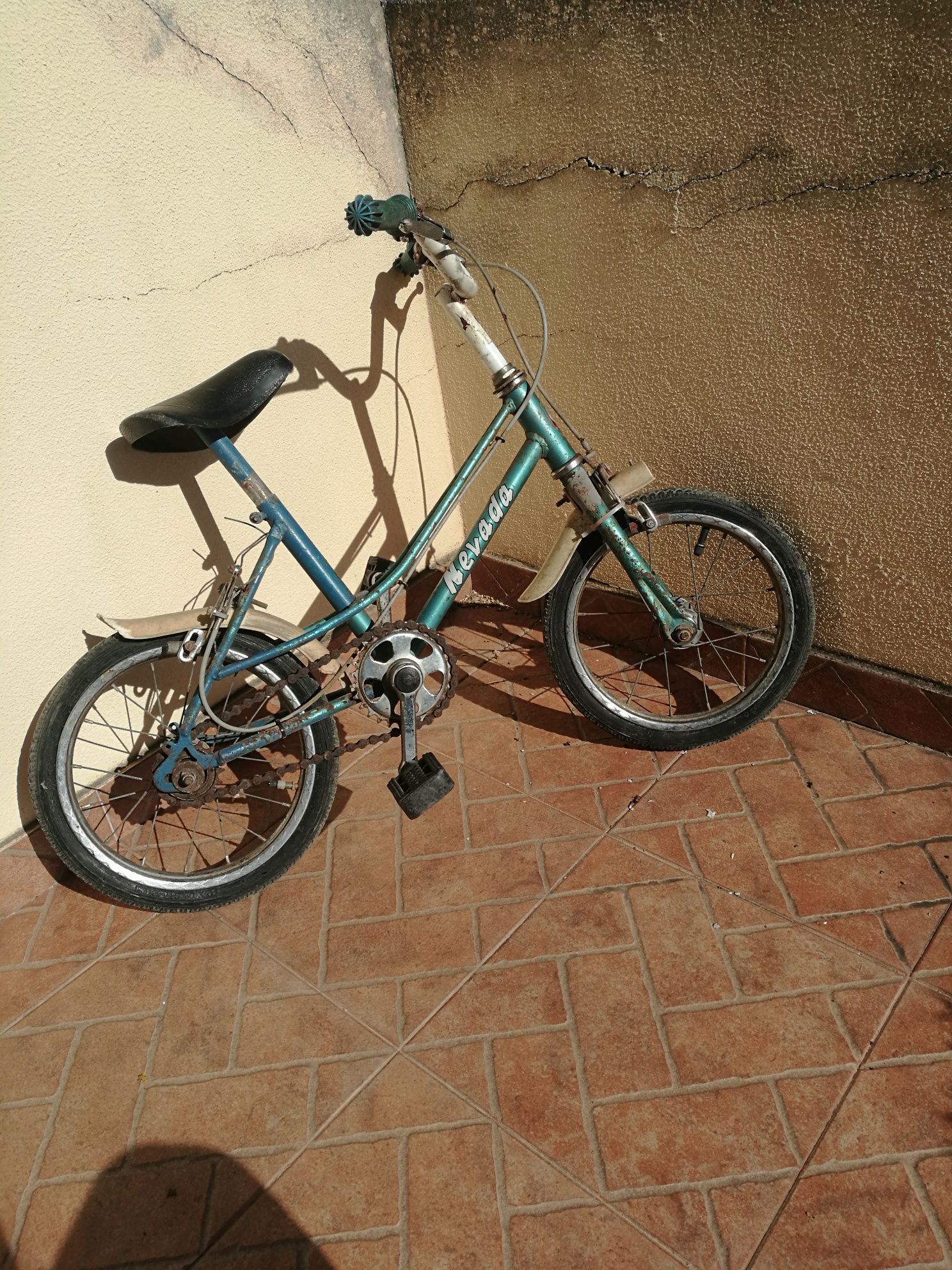 Bicicleta de Criança Antiga Nevada