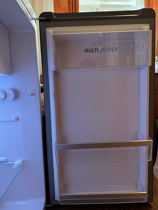 Однокамерний холодильник Hisense RR106D4CWE (82 л)