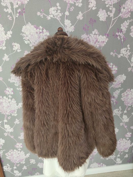 Bardzo ładne . Krótkie futerko damskie