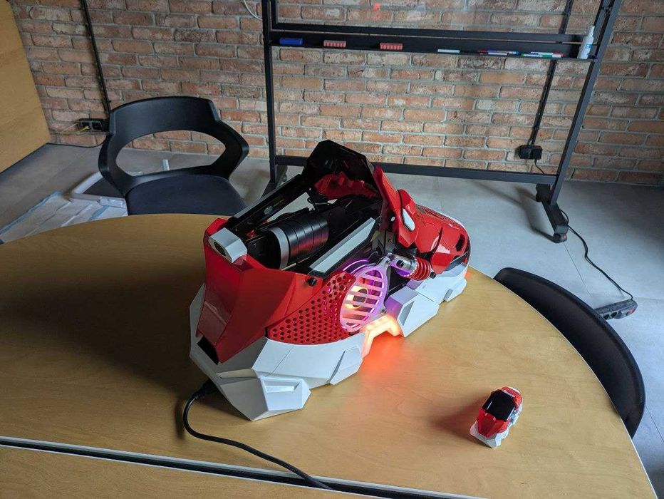 Komputer w unikalnej obudowie SNEAKER X