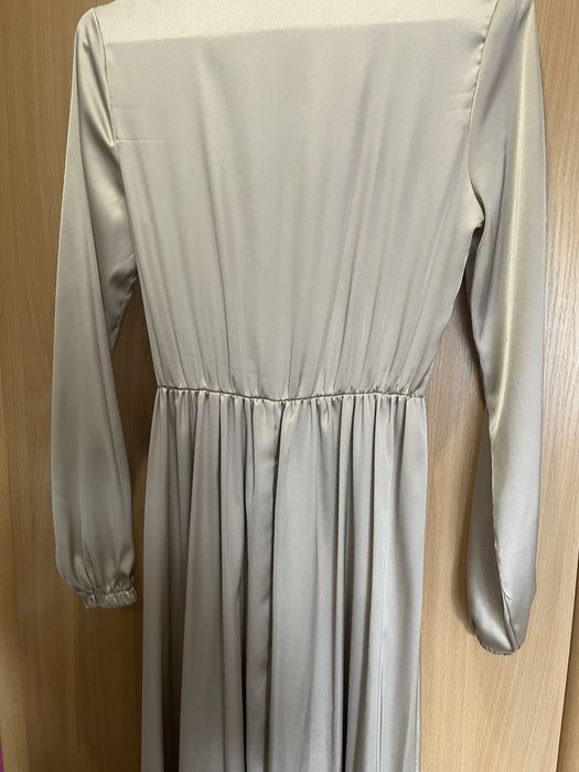 Святкова жіноча сукня