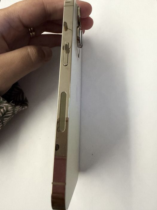 Iphone 14 Pro cor dourada