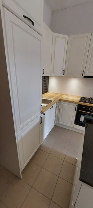 Meble kuchenne  z ekspozycji z   frontami lakierowanymi .