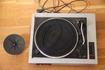 Gramofon Bernard pozostałości - talerz z gumową matą lub elektronika.