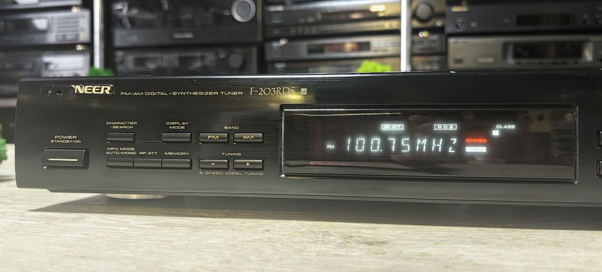 Тюнер Pioneer F-203